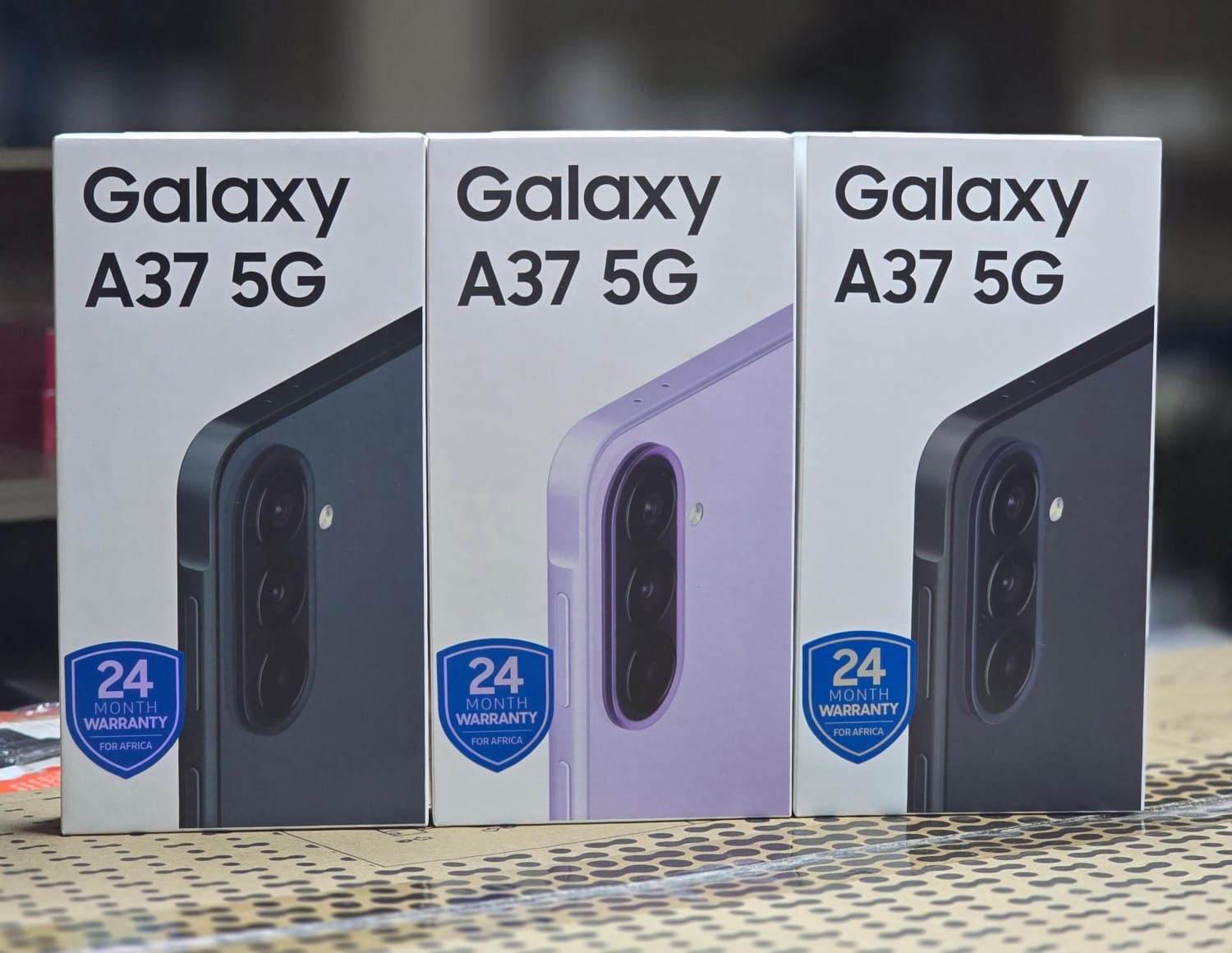 Image 4 of SAMSUNG A37
