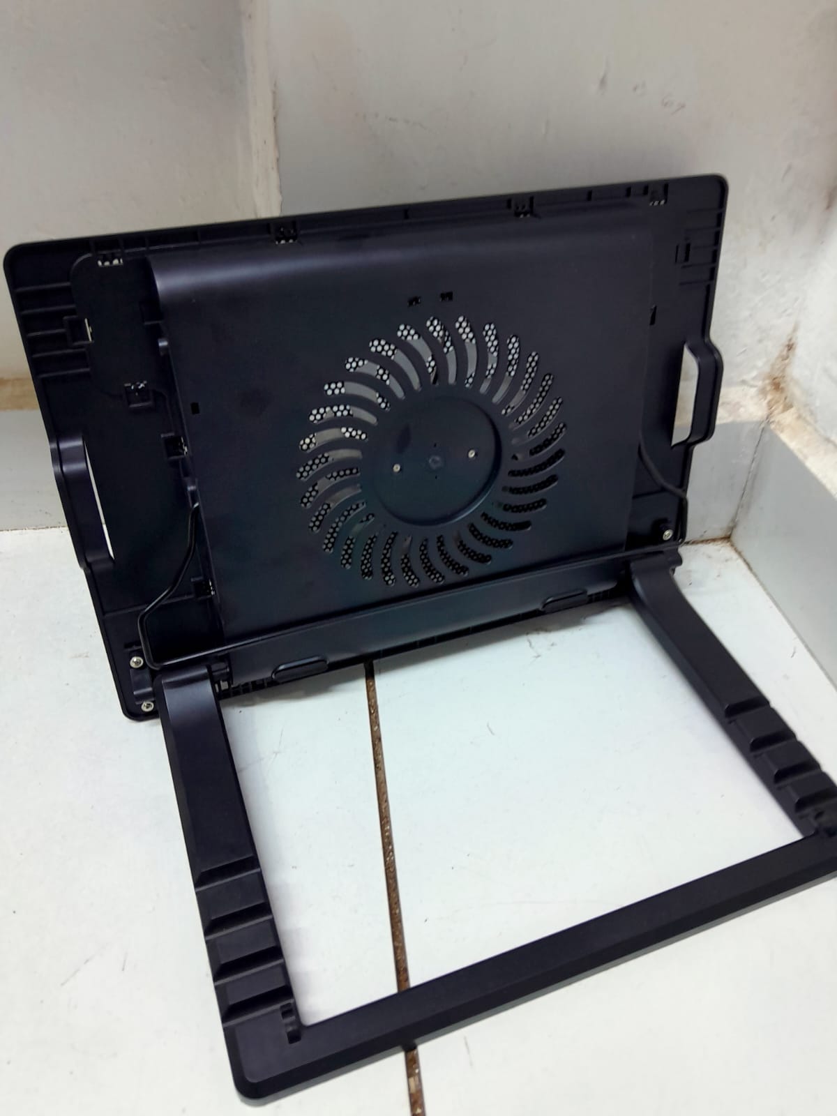 Image 2 of Laptop stand