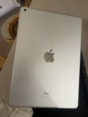 Image 2 of IPAD 32 gb